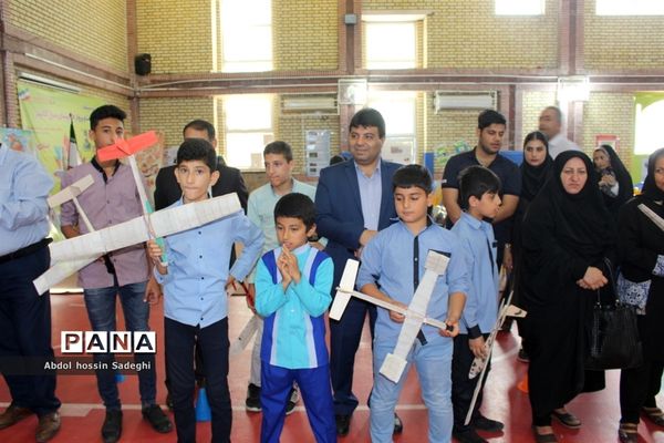 مسابقات گلایدر دانش‌آموزان پسر شهرستان بوشهر