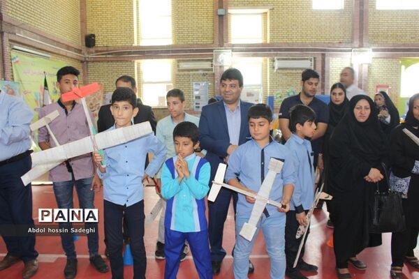 مسابقات گلایدر دانش‌آموزان پسر شهرستان بوشهر