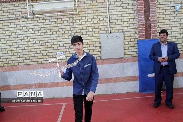 مسابقات گلایدر دانش‌آموزان پسر شهرستان بوشهر