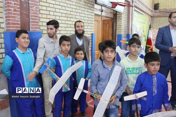 مسابقات گلایدر دانش‌آموزان پسر شهرستان بوشهر