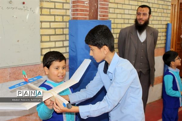 مسابقات گلایدر دانش‌آموزان پسر شهرستان بوشهر