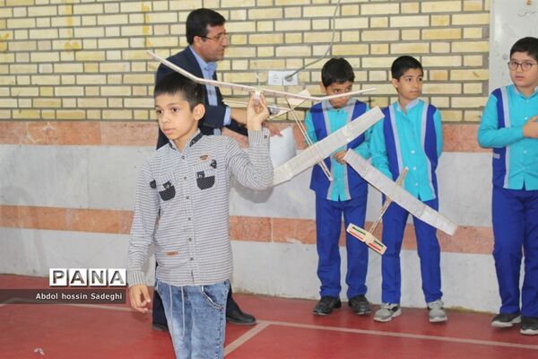 مسابقات گلایدر دانش‌آموزان پسر شهرستان بوشهر