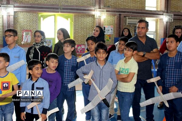 مسابقات گلایدر دانش‌آموزان پسر شهرستان بوشهر