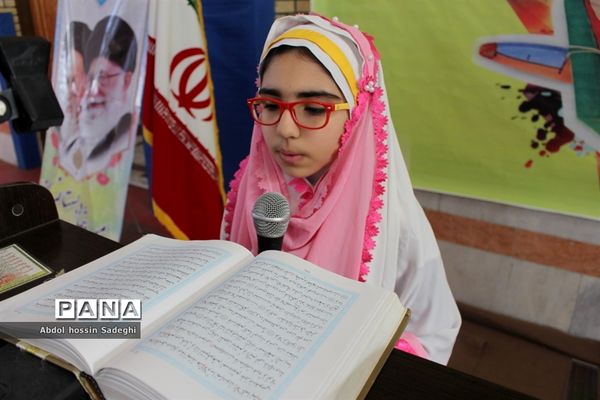 مسابقات گلایدر دانش‌آموزان پسر شهرستان بوشهر