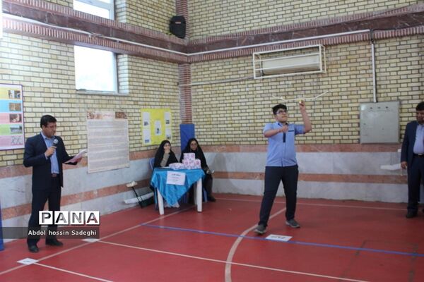 مسابقات گلایدر دانش‌آموزان پسر شهرستان بوشهر