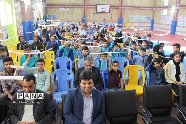 مسابقات گلایدر دانش‌آموزان پسر شهرستان بوشهر