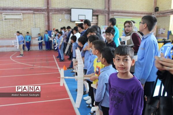 مسابقات گلایدر دانش‌آموزان پسر شهرستان بوشهر