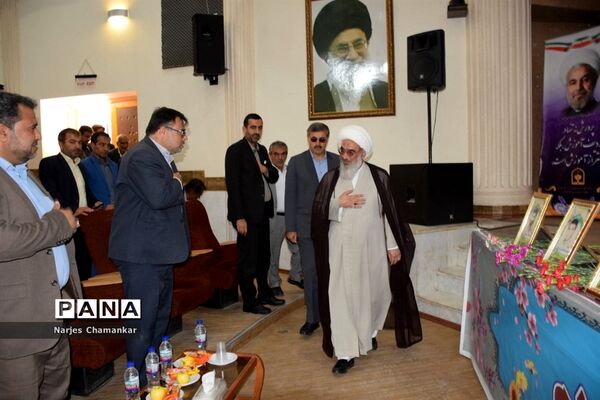 همایش تجلیل از طلایه‌داران تربیت در بوشهر-1
