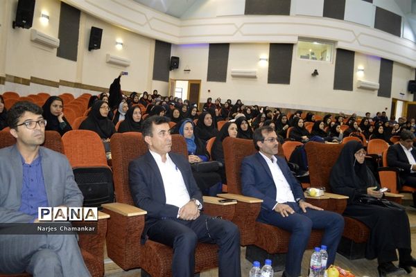 همایش تجلیل از طلایه‌داران تربیت در بوشهر-1