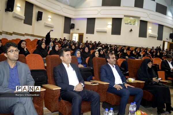 همایش تجلیل از طلایه‌داران تربیت در بوشهر-1