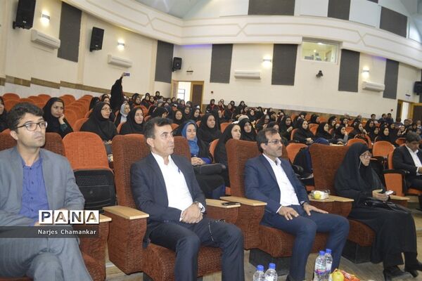 همایش تجلیل از طلایه‌داران تربیت در بوشهر-1