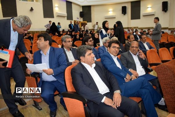 همایش تجلیل از طلایه‌داران تربیت در بوشهر-1