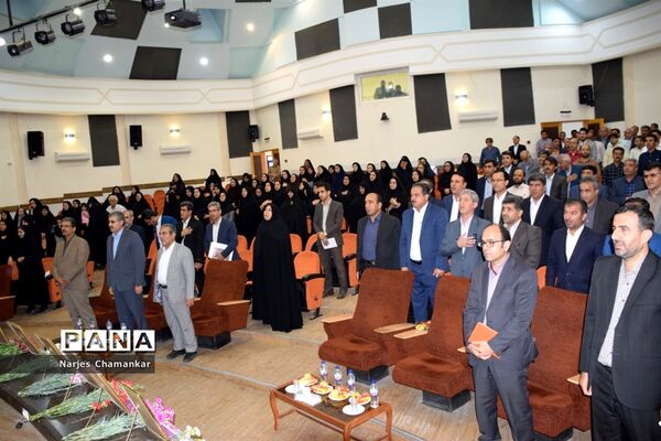 همایش تجلیل از طلایه‌داران تربیت در بوشهر-2