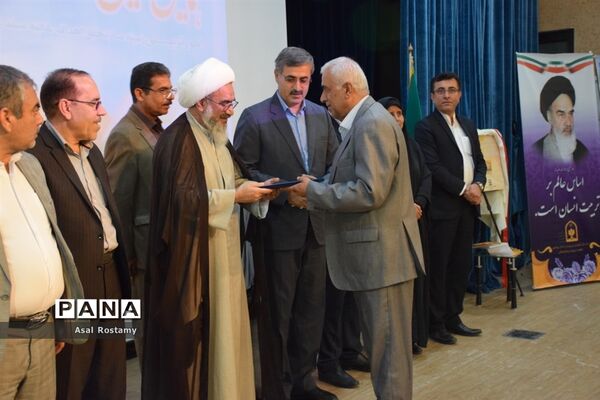 همایش تجلیل از طلایه‌داران تربیت در بوشهر-3