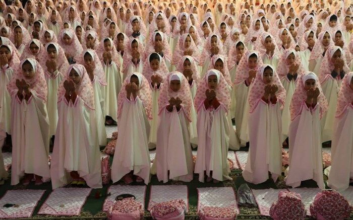 جشن عبادت بیش از 800دانش آموز دختر شهرستان کوار برگزار شد