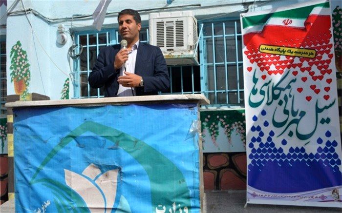 با همیاری شما دانش‌آموزان سیلی سرشار از مهربانی به مناطق سیل‌زده روانه شد