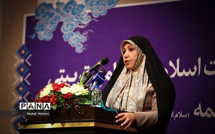 مینایی‌پور: حمایت مالی از زنان فرهنگی آسیب‌دیده در سیل‌های اخیر از برنامه‌های دفتر امور زنان است