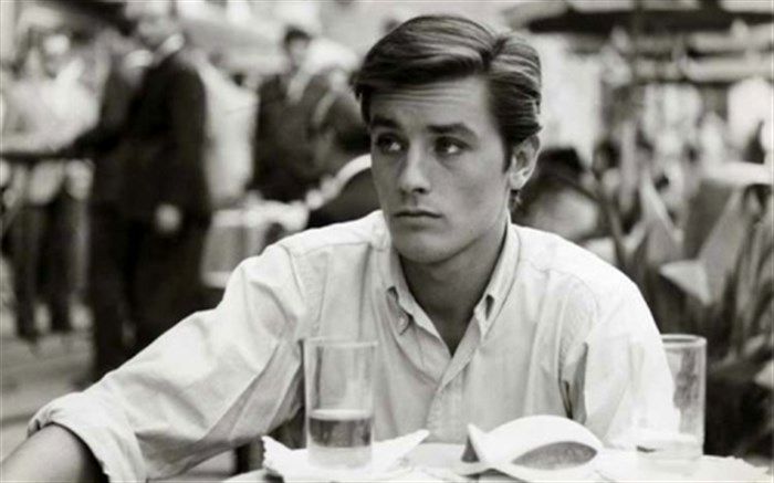 نخل طلا در دست آلن دلون بازیگر  اسطوره‌ای فرانسه