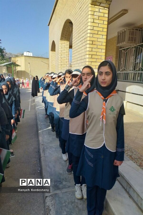 سیل مهربانی دانش آموزان گله‌دار فارس