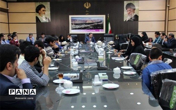 دیدار فرماندار شهرستان تفت بمناسبت روز جوان با تعدادی از جوانان موفق