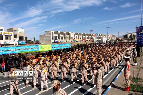 مراسم رژه ارتش جمهوری اسلامی ایران درخراسان جنوبی