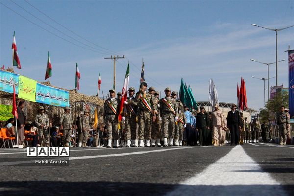 مراسم رژه ارتش جمهوری اسلامی ایران درخراسان جنوبی