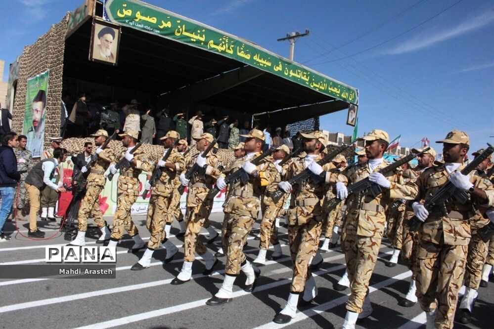 مراسم رژه ارتش جمهوری اسلامی ایران درخراسان جنوبی