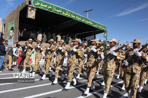 مراسم رژه ارتش جمهوری اسلامی ایران درخراسان جنوبی