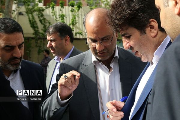 حاشیه هایی از مراسم «سیل مهربانی همکلاسی ها»