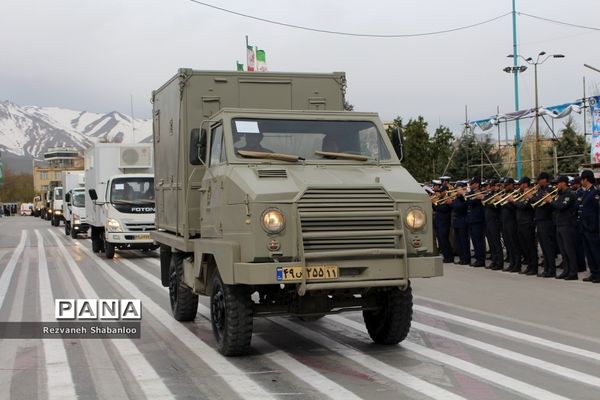 رژه نیروهای مسلح همدان در روز ارتش جمهوری اسلامی ایران