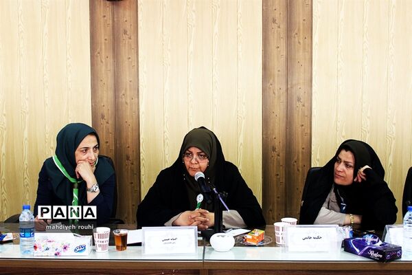 نشست هیات رئیسه مجمع اعضاء ومربیان سازمان دانش‌آموزی آذربایجان شرقی