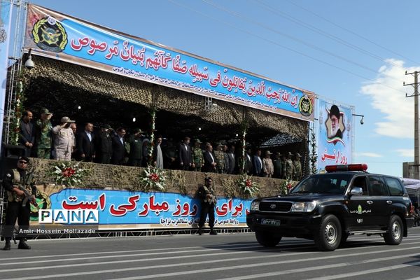 ارتش اسوه صلابت و اقتدار/ رژه روز ارتش در ارومیه