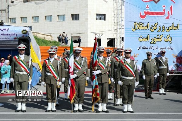 ارتش اسوه صلابت و اقتدار/ رژه روز ارتش در ارومیه