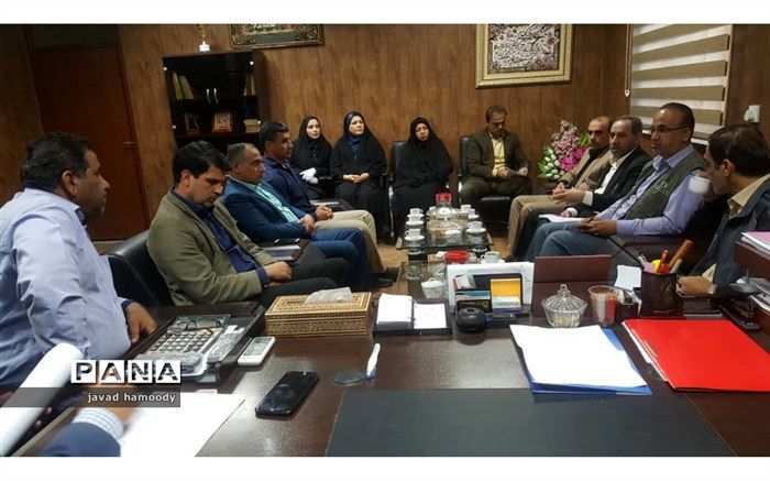 نشست هماهنگی استمرارفعالیت اموزشی باحضور مدیرآموزش وپرورش حمیدیه ونماینده اداره کل  دردفترسرپرست فرمانداری حمیدیه