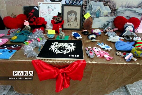 نمایشگاه هفته مشاغل در آموزشگاه طلوع فجر ملارد