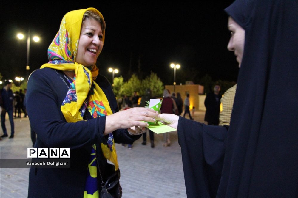 جشن و سرور مردم شیراز در شب میلاد حضرت مهدی (عج)