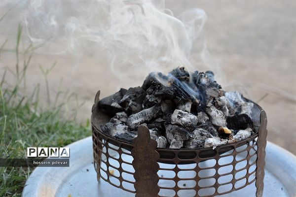 پخش شربت و شیرینی در جشن میلاد امام زمان (عج) شهرستان خوسف