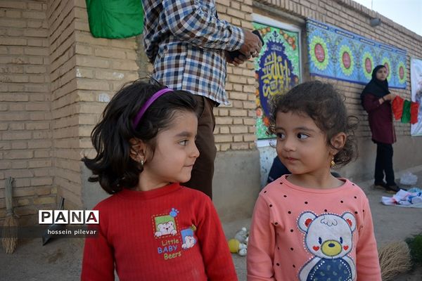 پخش شربت و شیرینی در جشن میلاد امام زمان (عج) شهرستان خوسف