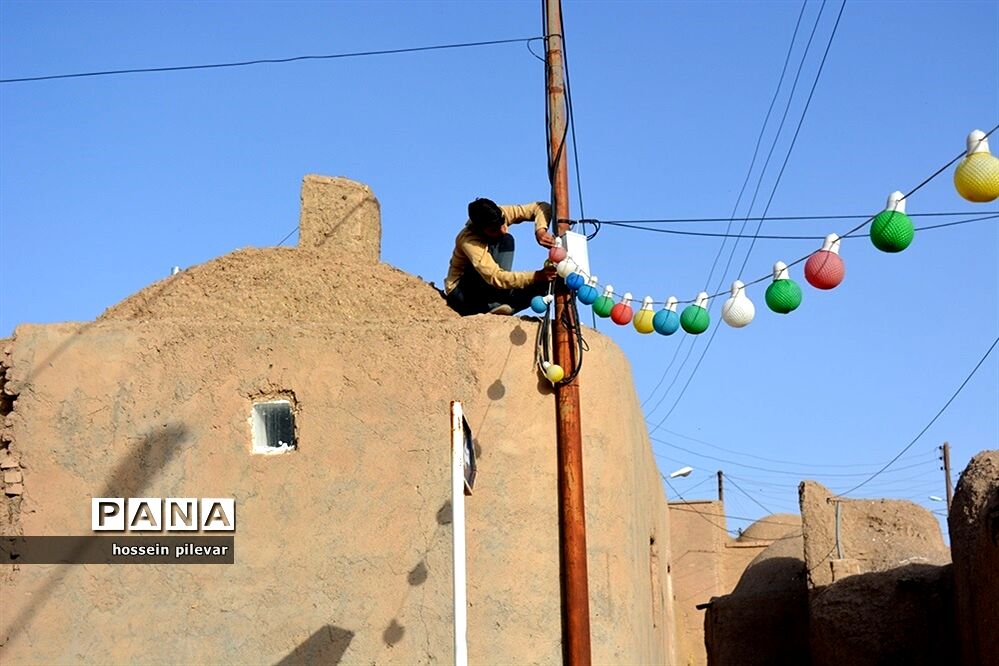 پخش شربت و شیرینی در جشن میلاد امام زمان (عج) شهرستان خوسف