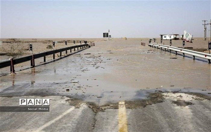 سیلاب، جاده  دارخوین به شادگان را مسدود کرد