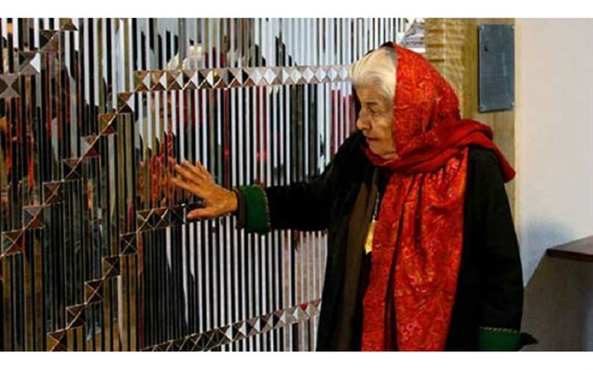 هنرمند آیینه‌ها در گذشت