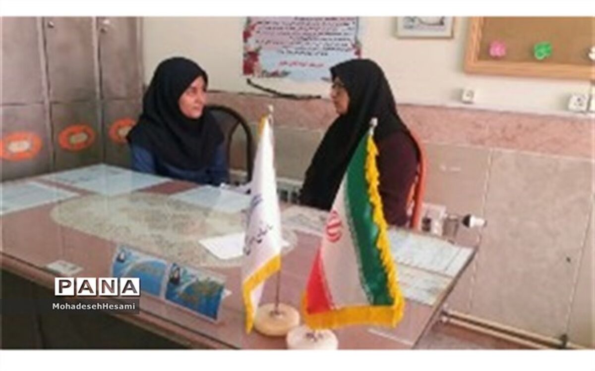 معاون پرورشی دبیرستان نمونه کاشی نیلوفر: درخشش دانش آموزان دبیرستان نمونه کاشی نیلوفر در مسابقات فرهنگی هنری