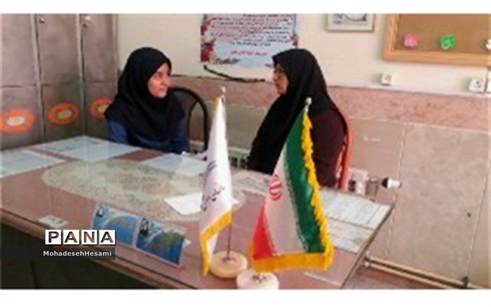 معاون پرورشی دبیرستان نمونه کاشی نیلوفر: درخشش دانش آموزان دبیرستان نمونه کاشی نیلوفر در مسابقات فرهنگی هنری