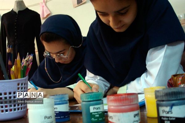 بازدید دانش‌آموزان پایه نهم چهاردانگه از هنرستان بحرالعلوم