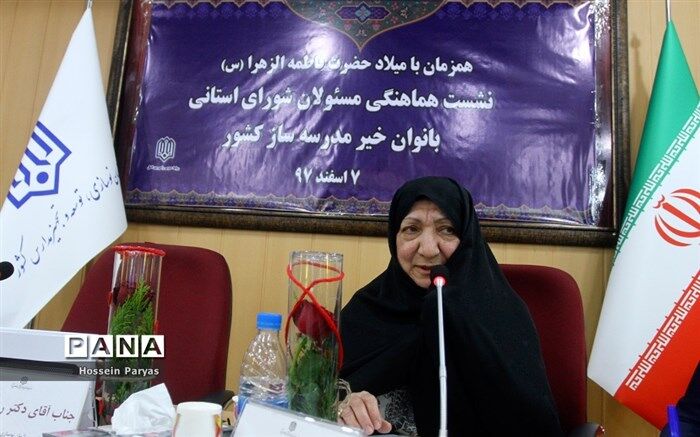 رئیس شورای بانوان خیرین مدرسه‌ساز:  انسانیت، زن و مرد ندارد.