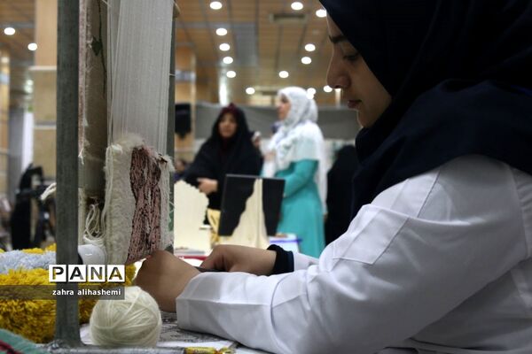 نمایشگاه دانش‌آموزی معرفی مشاغل به مناسبت هفته مشاغل