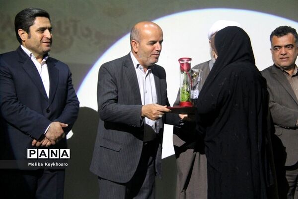 همایش تجلیل از معلمان نمونه محمودآباد
