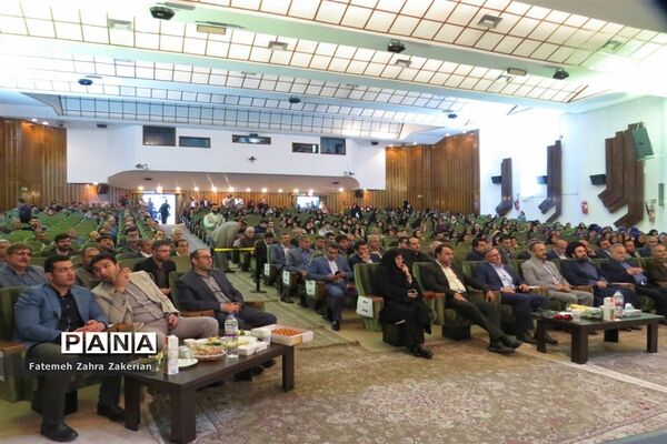 همایش تجلیل از معلمان نمونه محمودآباد