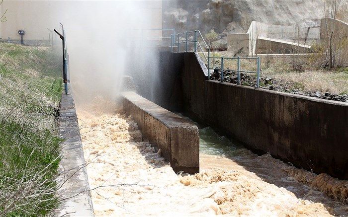 رهاسازی آب از سد شهرچایی به سمت دریاچه ارومیه آغاز شد