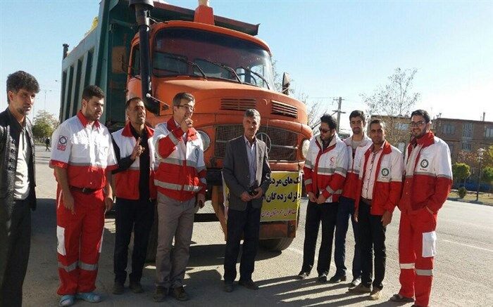 سومین محموله کمک های هلال احمر مهاباد به سیل زدگان ارسال شد